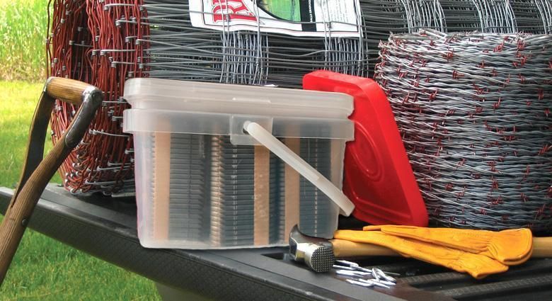 9 Gauge Fence Staples with Barbed Shank for Fencing
